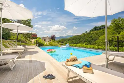 Image de Villa La Quercia d'oro maison italienne romantique près des grottes de Frasassi