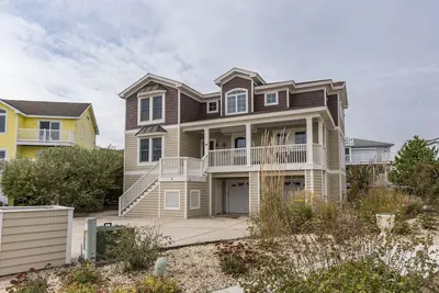 Image de Belle, grande maison Ă Cape Shores!