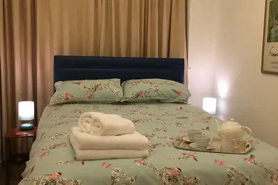 Image de Rez-de-chaussée Brecon appartement. No 6 Boleyn House. Wifi gratuit. Cuisine et salle de bain