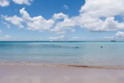 Image de Magnifique à droite sur l'appartement de la plage.