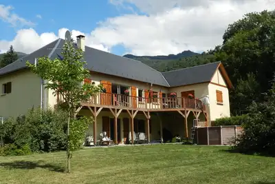 Image de superbe maison de 6 chambres. Lourdes Ă 15 min. Ski fantastique Ă 25 minutes