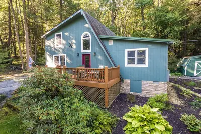 Cottage pittoresque de 2 chambres dans un cadre paisible!