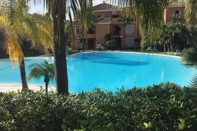 Image de Bel appartement au rez-de-chaussée avec jardin, à côté de la piscine. Wifi et parking gratuits