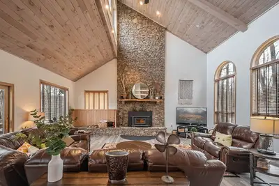 Image de Plusieurs ponts et suites principales à moins de 5 minutes de Wisp!