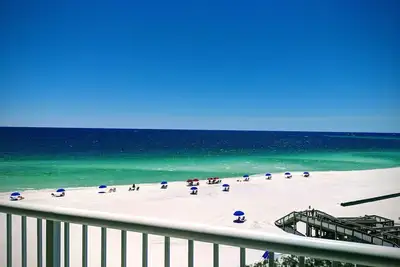 Image de Réglez votre horloge à l'heure de la plage! Rénové, haut de gamme Condo, une vue imprenable (622)