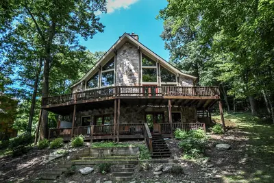 Image de Idéalement situé maison de montagne avec un grand espace en plein air!