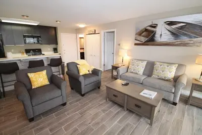 Image de Tous Les Nouveaux! Rénové 2018, toute nouvelle cuisine, salle de bain, planchers, meubles et plus!