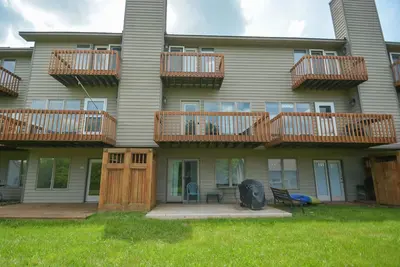 Image de Spectaculaire maison de ville de 2 chambres à distance de marche de Wisp Resort.