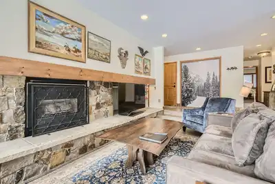 Image de Superbe mise à jour de 3 chambres à Quicksilver!