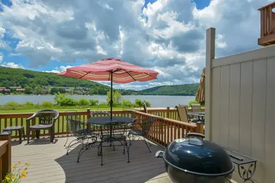 Image de Superbes vues sur le lac depuis ce lotissement situé au centre