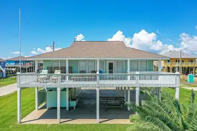Image de Always Sunny - Charmante maison avec vue sur le golfe et à une minute de la plage!