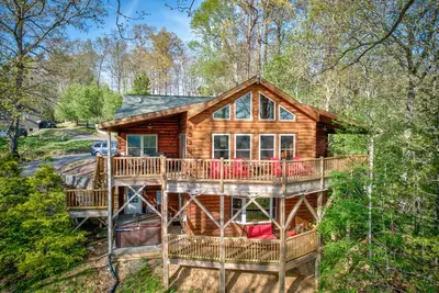 Image de Chestnut Lodge - 4 miles de Parkway, vue magnifique, bain à remous, bain à remous!