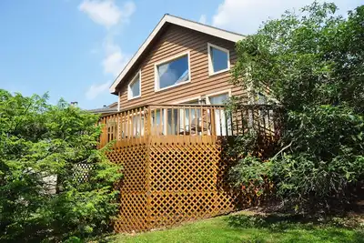 Image de Charmant et invitant maison de ville au bord du lac de 3 chambres au coeur de Deep Cree