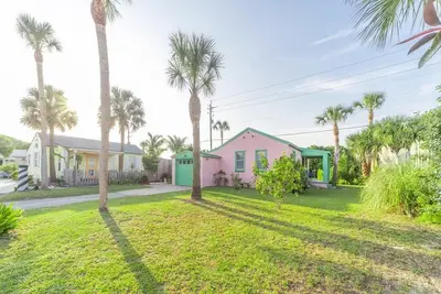 Image de Mise à jour récente avec accès à la plage - Étapes de la plage et de la jetée de p��che!