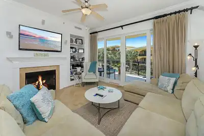 Image de Couchettes Adagio E205 K, Q, Q. Condo Au Coin De La Piscine Incroyable!