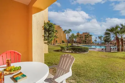 Image de Superbe copropriété juste en face de la plage. C 103