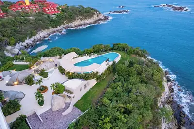 Image de Condo situé au centre avec vue sur la mer dans les résidences Cosmo