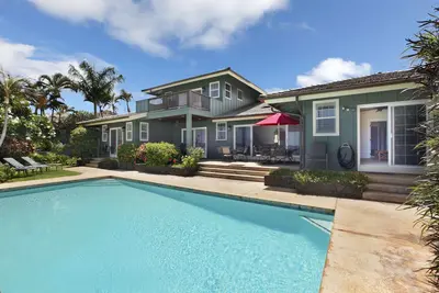 Image de Vie familiale spacieuse à Poipu Beach, piscine privée, vue sur l'océan et la montagne
