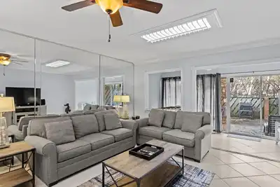 Image de Refuge isolé. Cour privée, barbecue et laveuse / sécheuse dans l'unité (1a)