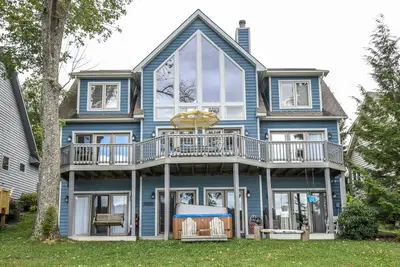 Image de Incroyable maison au bord du lac avec une vue imprenable à quelques minutes de Wisp!