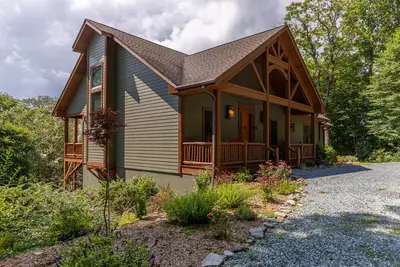 Image de Mountain Camp - 3 miles de Main Street Blowing Rock! Bain Ă remous, billard, sauna, vues, ruisseau