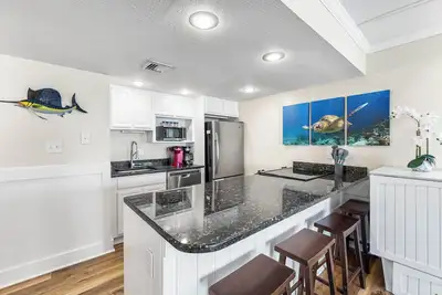 Image de Ce condo en bord de mer sur le thème de la côte artistique offre une vue incroyable! (512)