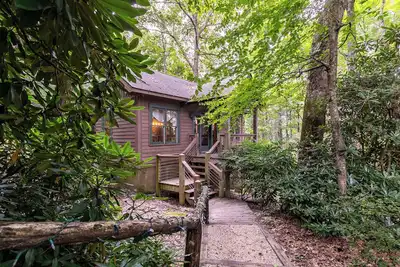 Image de Altitudes Attitude - Cabine haut de gamme avec bain Ă remous, Ă 3 minutes du centre-ville de Blowing Rock