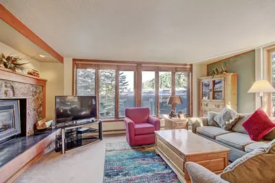 Image de Lovely Updated 2 Bedroom Corner Condo!