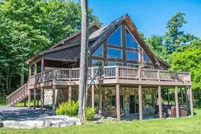 Image de Marvelous 5 Chambre Log Chalet w / bain à remous dans la communauté privée!