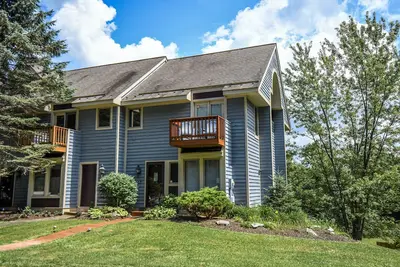 Image de Maison de ville Ski In / Ski Out Près des activités Dcl!