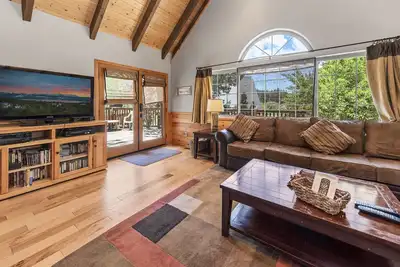 Image de Vues! Près du lac! de location! Magnifique! Bear Mountain, parcours de golf, zoo