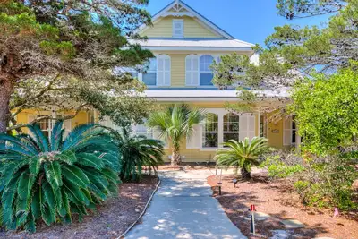 Image de Casa d'Artiste ~ Escapade à cette retraite d'île 3br / 2 1 / 2ba