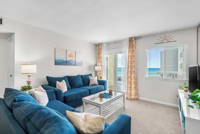 Image de Front de mer avec vue magnifique sur le golfe. Service de plage gratuit! (414)