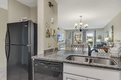 Image de Unité 110 - West View Platinum Unité à louer au tarif Gold avec Free Beach Service