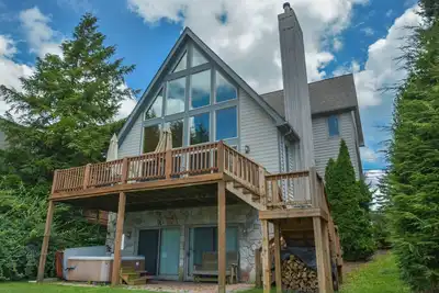 Image de Vues sur le lac et les pistes à quelques minutes des activités de la région!