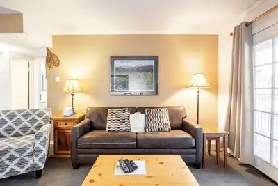 Image de Meilleur emplacement et valeur dans la ligne de bus du centre-ville de Breck! Alpenrose 2bed / 1bath