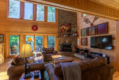 Image de Acorn Lodge - Maison Seven Devils avec bain à remous, salle de jeux - 2 espaces de vie