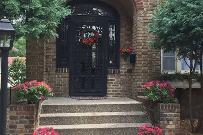 Image de Fabulous Uptown Location Sleeps 15! À quelques pas du lac Calhoun! Près du centre-ville, Moa