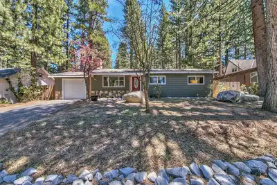 La maison Peace of Heaven a été affectueusement aménagée en une retraite paisible à Tahoe
