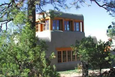 Image de Coyote Mountain Cabin retraite, la vie privée exclusive sereine dans les grands pins