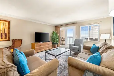 Image de Condo sur la plage! Mise à jour avec des vues magnifiques et un service de plage * gratuit * (613)