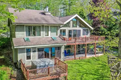 Image de Lakefront 5 Bedroom w / Dock Slip: La maison Deep Creek parfaite pour la détente!