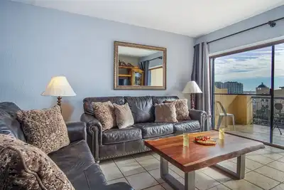 Image de B 503 - Condominium Impressionnant De 2 Bd Pour Jusqu'À 10 Personnes (6 ad. 4 chi. ) À Princesa