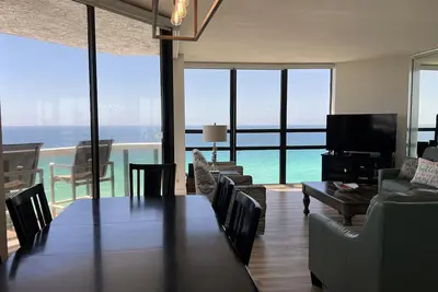 Image de Ouvert 4 / 27-4 / 30 $ 199 / N Vente Piscine chauffée! Front de mer, superbes vues et commodités