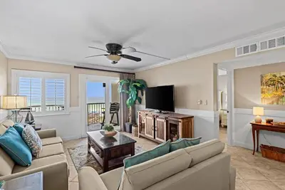 Image de Vivez la vie à la plage dans ce condo en front de mer récemment rénové (405)