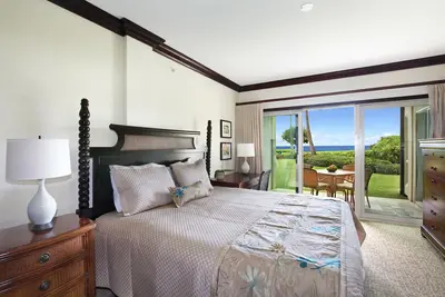 Image de Beachfront A102 ** Perfect Breeze ** Piscine du complexe ** Ac ** Pas du sable