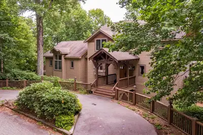 Image de Stag's Leap in Yonahlossee: Bain à remous, billard, piscine intérieure, courts de tennis