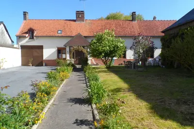 Image de Grande Maison Familiale Ancien corps de ferme, Bon Emplacement, Centre Village