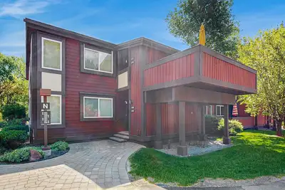 Image de condo pratique w / Sun Valley Resort piscine et bain à remous, à pied de Sun Valley Lake!