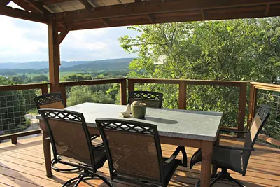Image de Coolview Cabin - Retraite Hillside historique sur 10 acres Scenic!
